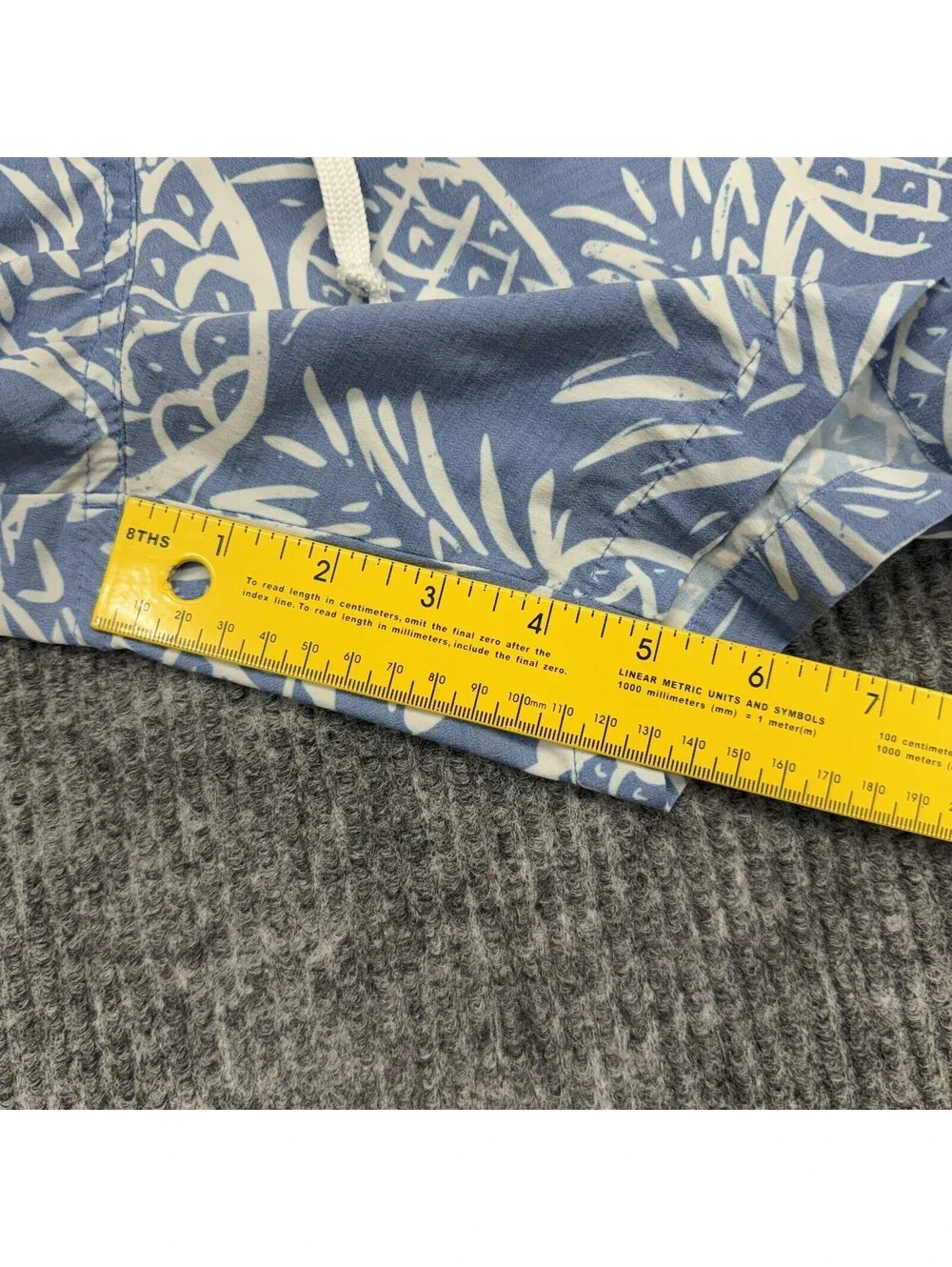 Chubbies Shorts Mens M Blue White Pineapple Beach AOP Lined Swim Trunks Pockets